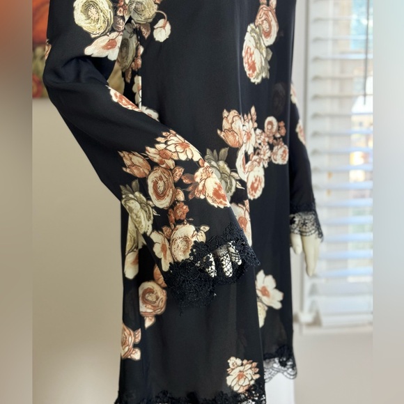 Forever 21 Contemporary Black Floral Lace Dress Size Small - Picture 2 of 13